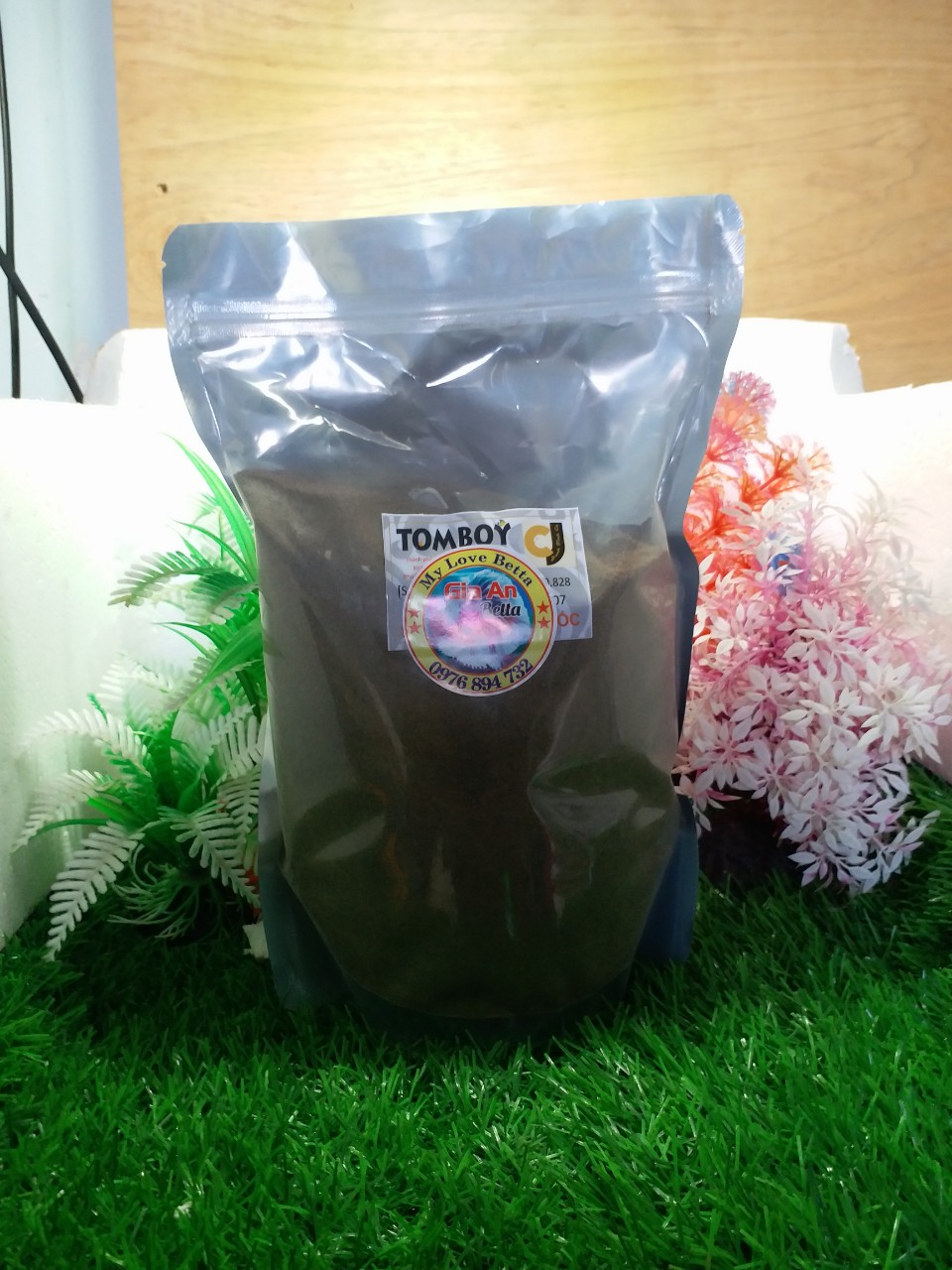 Cám Tomboy dành cho cá Betta và Guppy bột mới 5 ngày tuổi . Chất đạm cao