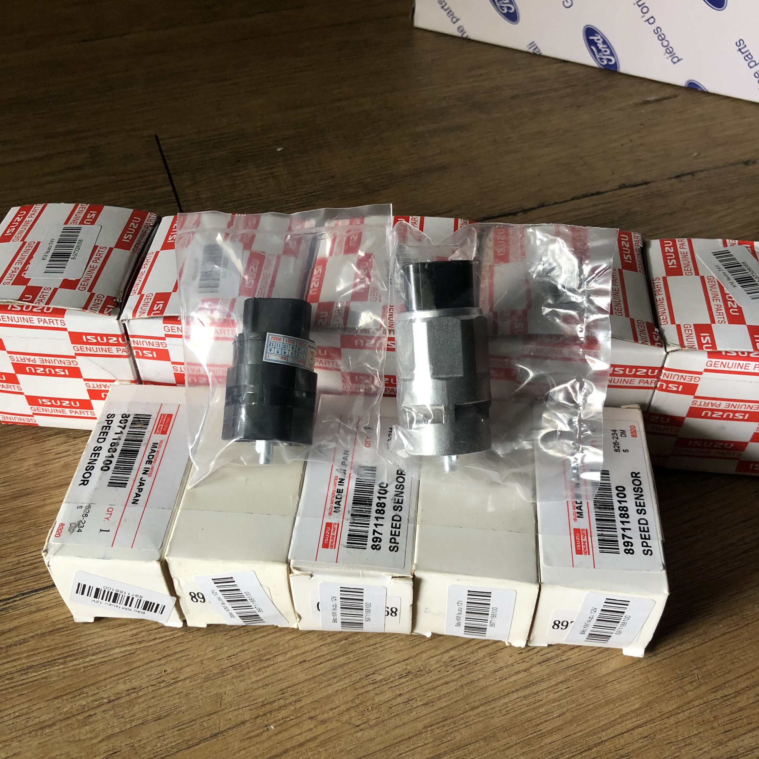 Cảm biến tốc độ km isuzu 1 tấn 4/ 1 tấn 9/ isuzu samco/ isuzu 5 tấn