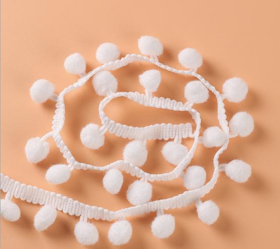 Ren trắng Pom pom