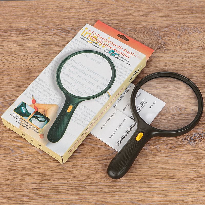 Kính lúp 138mm cầm tay có đèn
