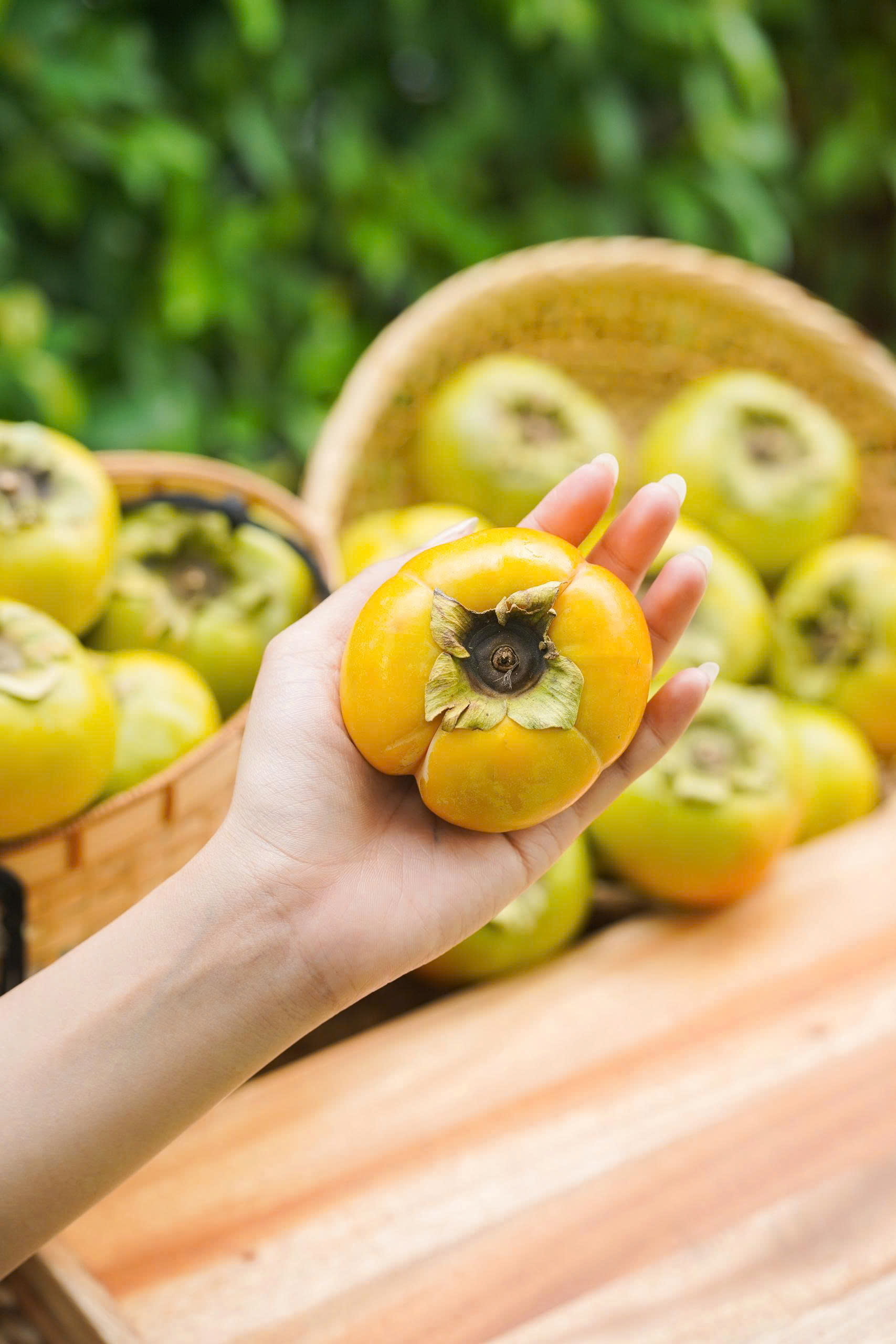 Hồng Giòn Chín Nên (Hàng Chín) - Foodmap Fruits - 1 Kg