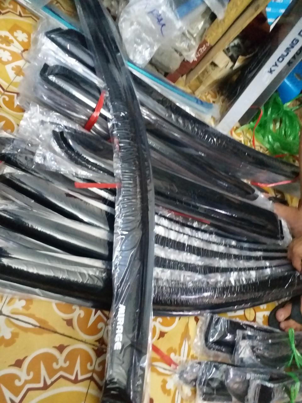 Vè mưa đen xe Mitsubishi Mirage