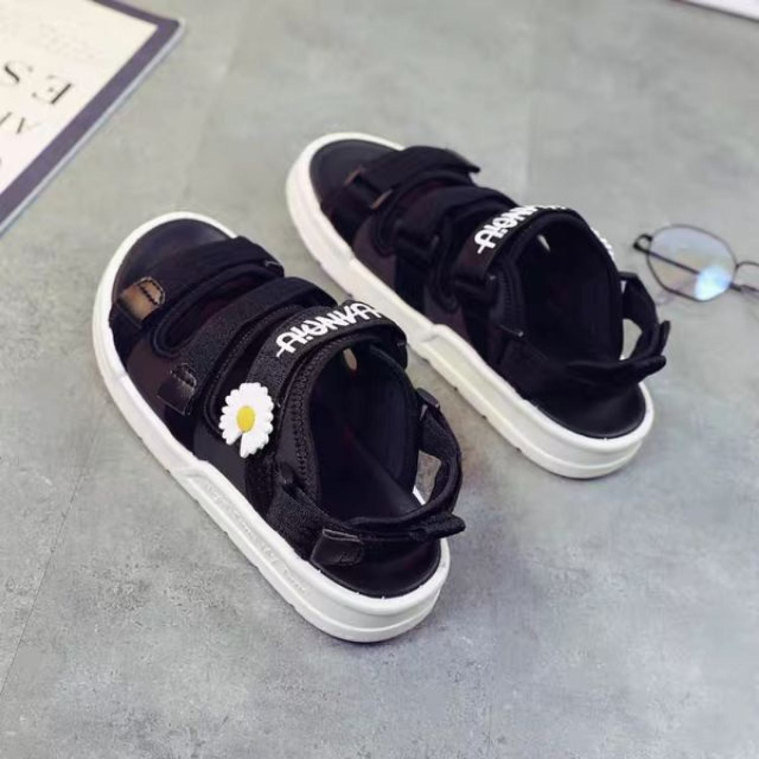 Sandal nữ hoa cúc xinh xắn