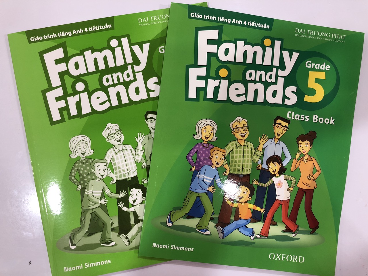 Sách - family and friend grade 5