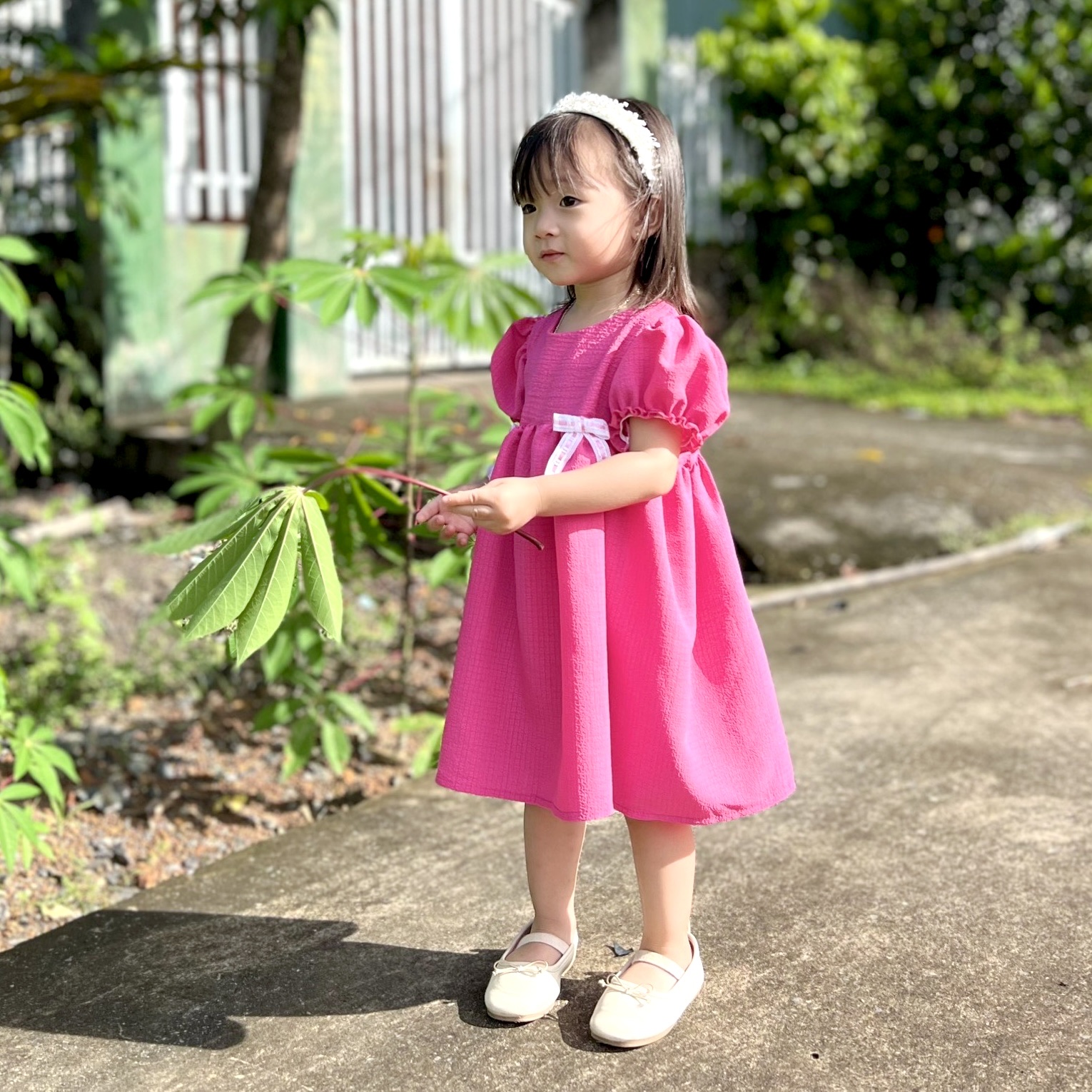 Váy cổ trong tay ngắn dáng xoè màu hồng