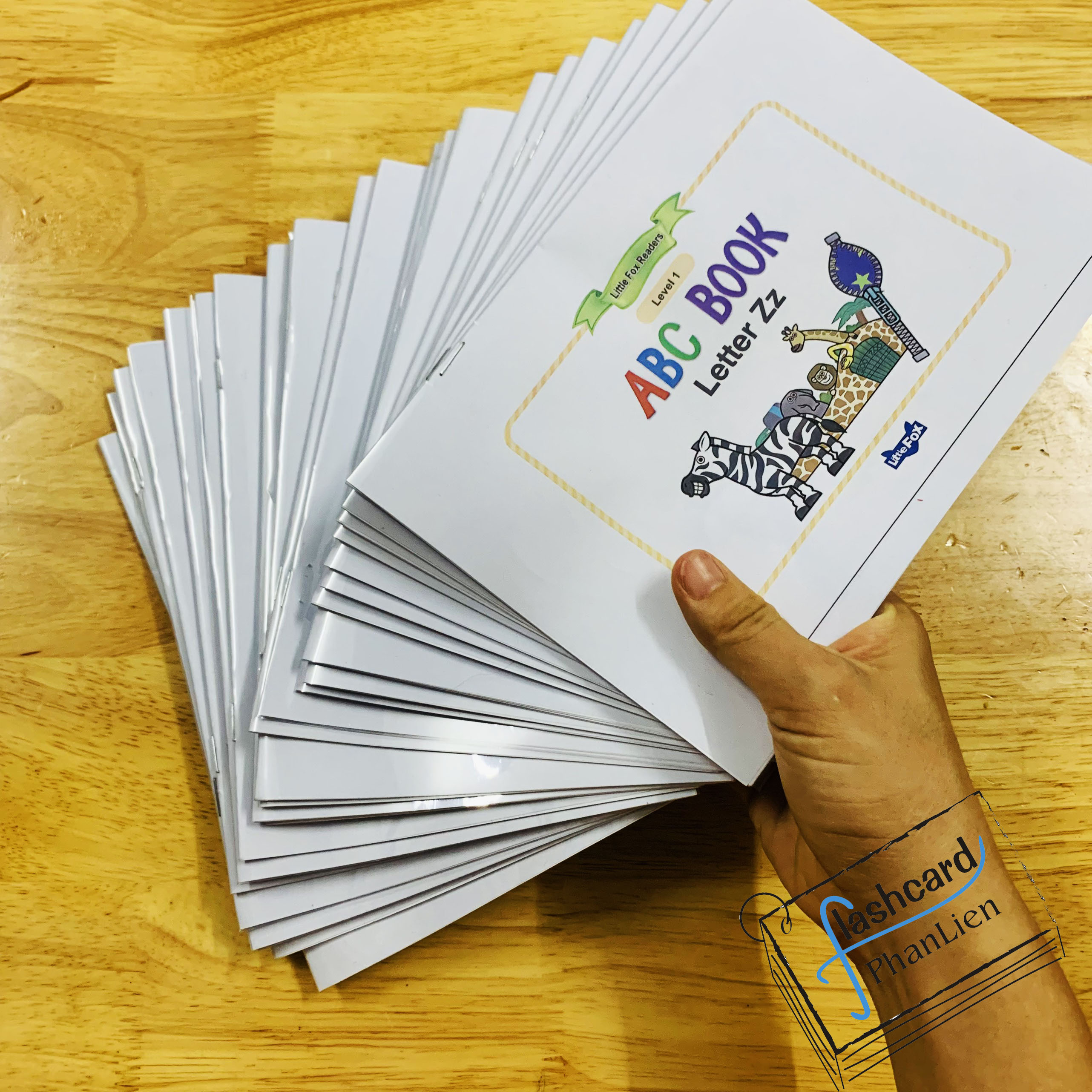 KÈM FILE NGHE - sách LITTLE FOX nhiều cấp độ LITTLE FOX ABC - SINGLE - MRS KELLY