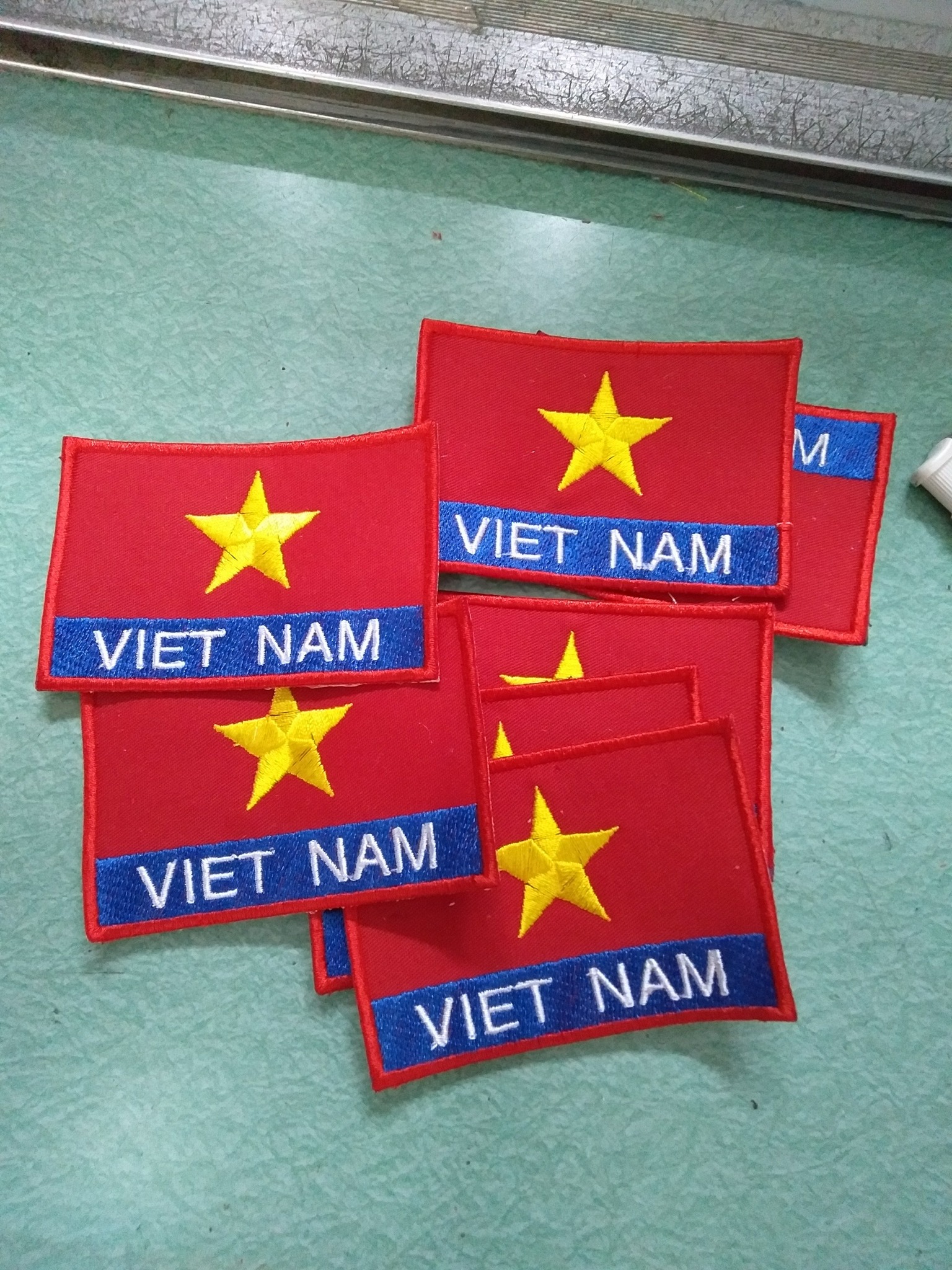 Lá cờ màu áo Việt Nam may lên áo võ
