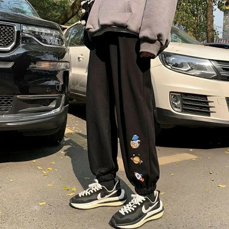 Quần Thun Jogger Bo Gấu in Hoạt Hình Gấu Phi Hành Gia, Chất Thun 2 Da Mềm Mịn Đi Học, Đi Chơi Thoải Mái. TP
