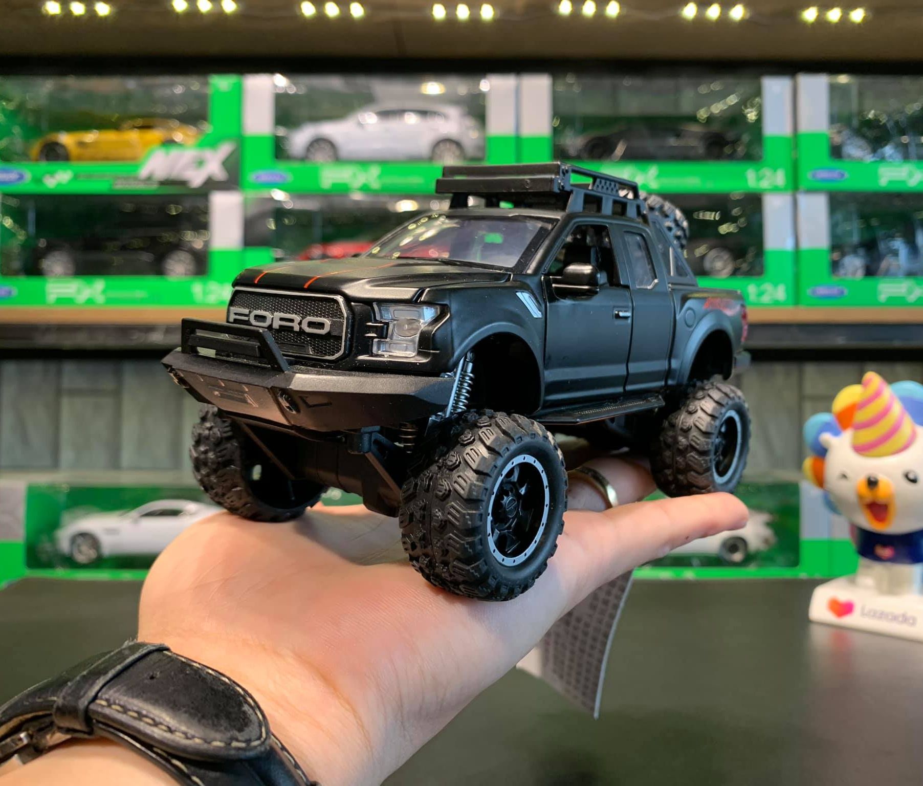 Mô hình xe bán tải FORD F150 Offroad tỉ lệ 1:32 màu đen