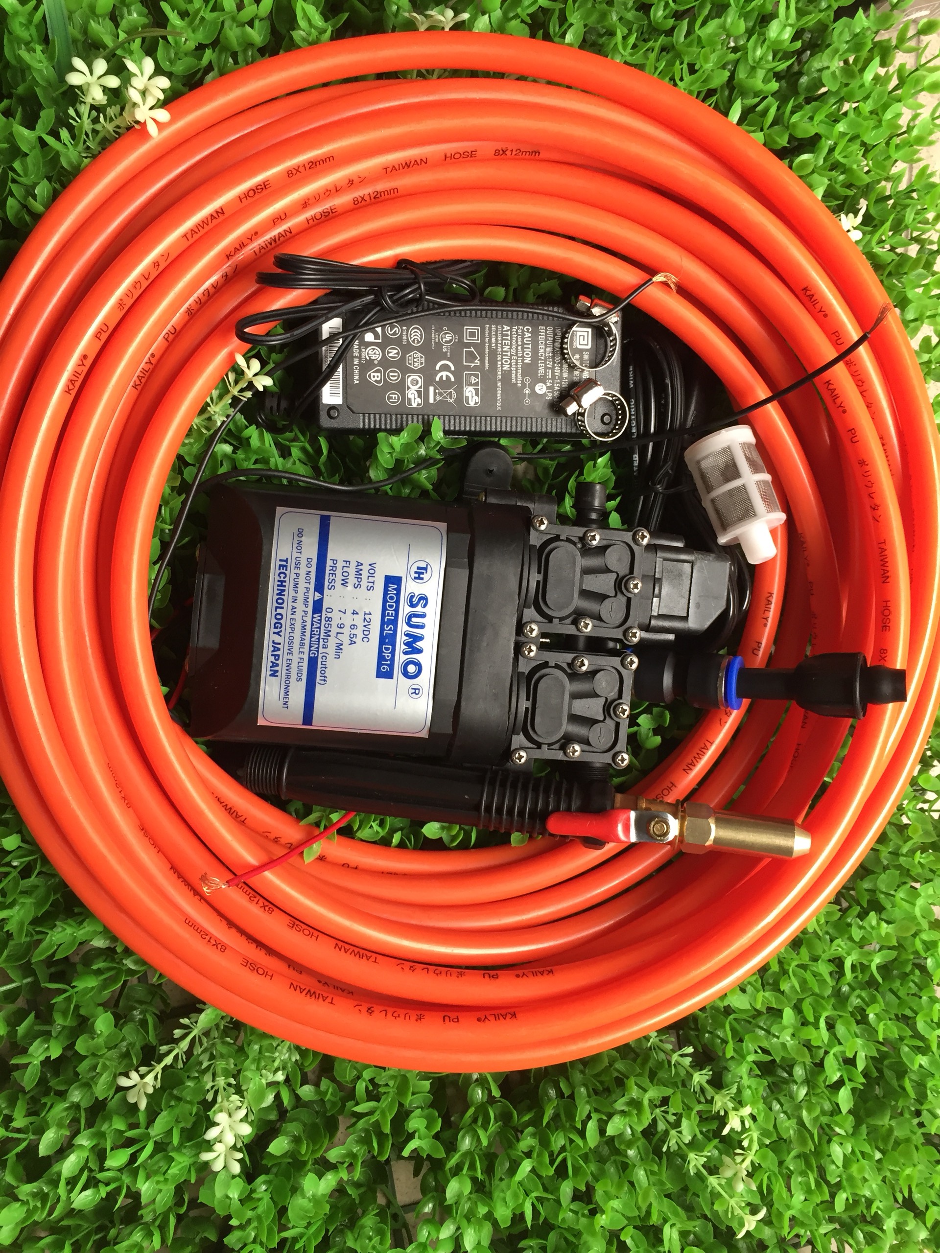 Máy bơm đôi tăng áp SUMO kèm nguồn 12v10a rửa xe 1M dây xịt 1M dây hút vòi xịt lọc rác và khớp nối hoàn chỉnh