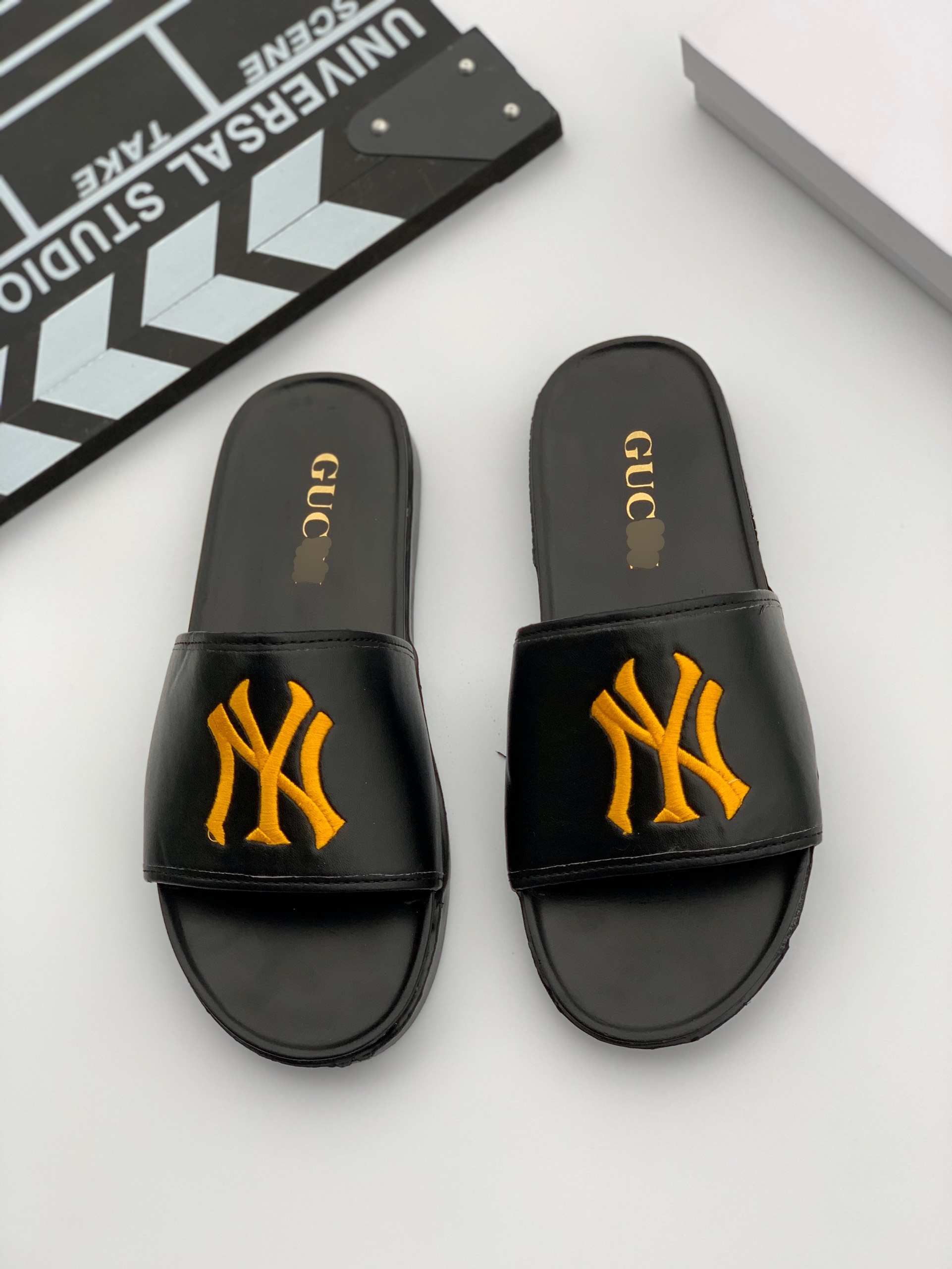 dép quai ngang nam nữ hot trend. Mác NY chữ Vàng Cực đẹp