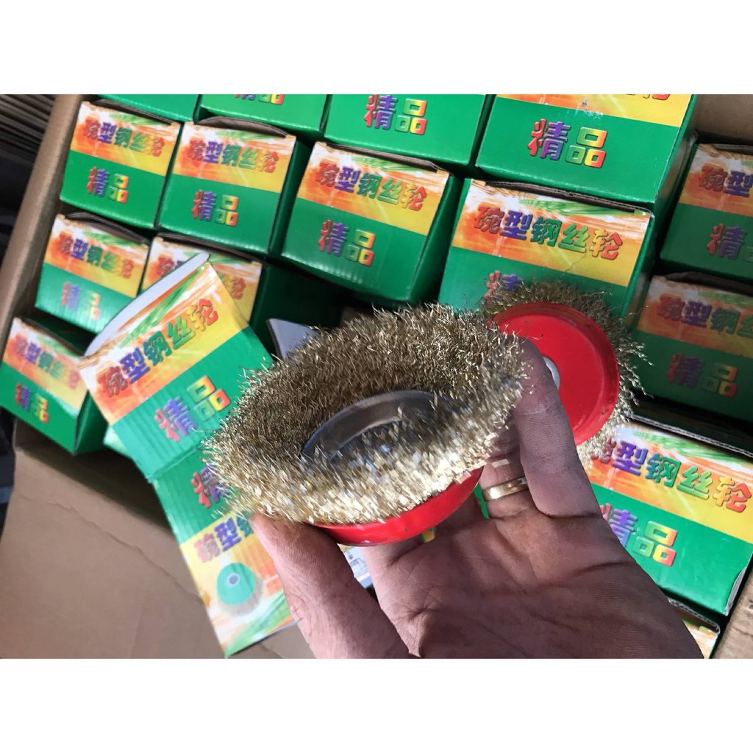 Chén cước vàng đánh rỉ sét