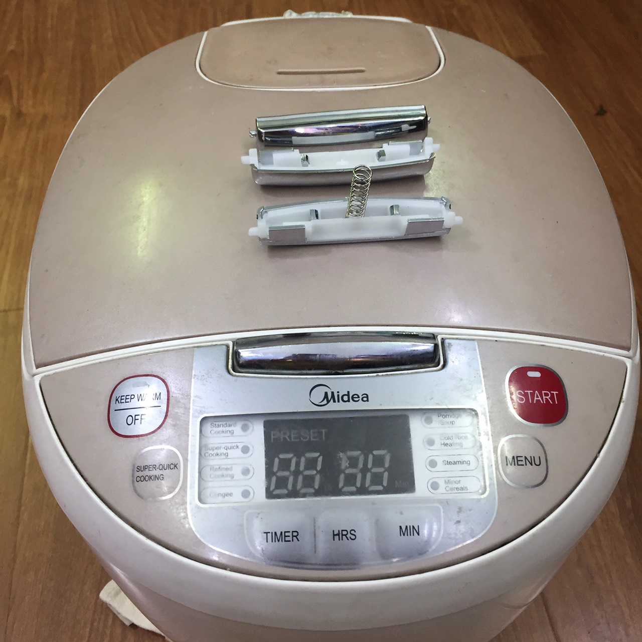 Lẫy khóa nồi cơm điện Midea MB-FS5018 - Phụ kiện, linh kiện nồi cơm điện Midea