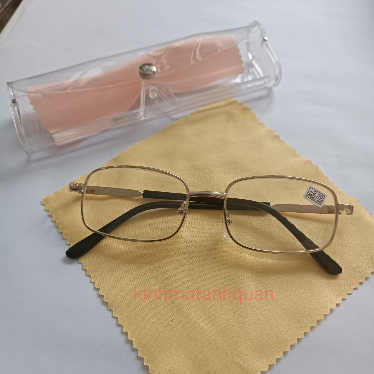 Kính lão đọc sách dành cho người già