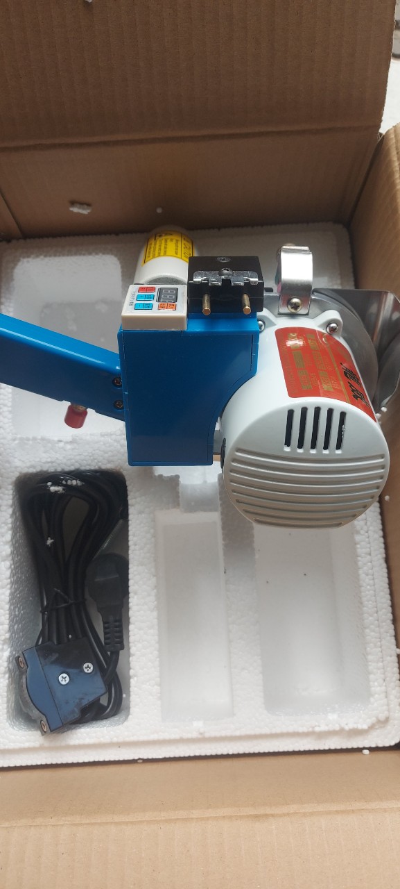 Máy cắt vải đầu bàn. Máy rọc vải cuộn. Máy đẩy bàn. Máy không thanh ray