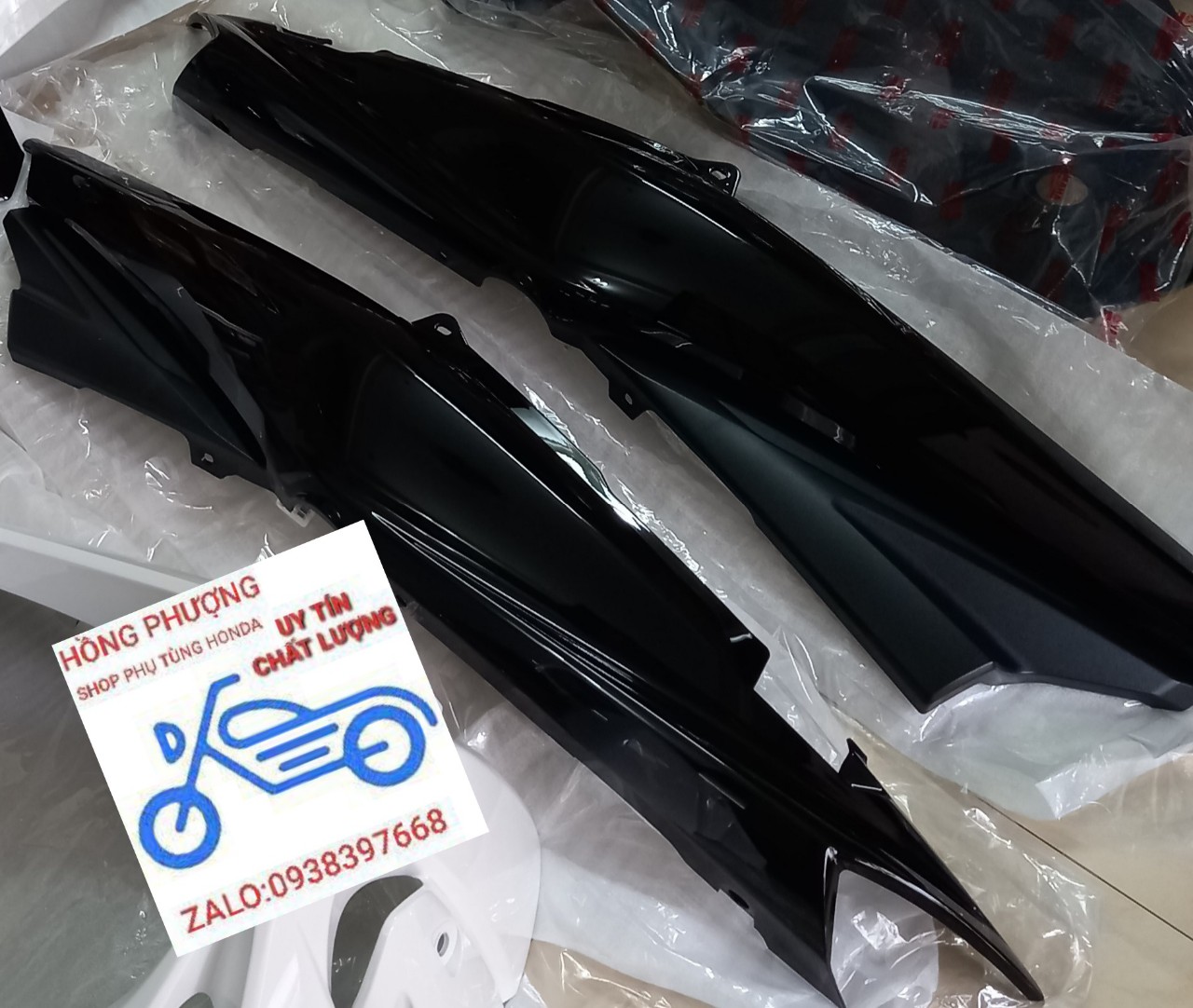 Yamaha-cặp ốp sườn cho xe taurus màu đen zin chính hãng
