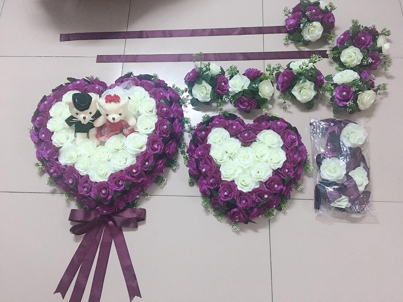 Hoa cưới trang trí xe hơi mẫu trái tim HOA HỒNG TÍM có gấu, đế hít nam châm, cam kết hình thật 100%