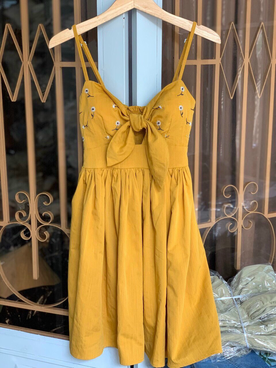 ĐẦM XÒE 2 DÂY CỘT NƠ TRƯỚC NGỰC CỰC XINH ĐẸP, TÔN DÁNG TÔN DA CỰC KÌ CHẤT VOAN DÀY MỀM MỊN TTSGR