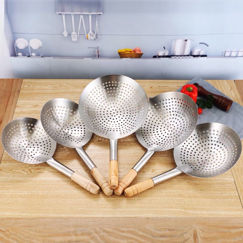 Vá xào inox có lỗ cán gỗ - Vá vớt xương , rau củ cán gỗ cao cấp đủ kích thước