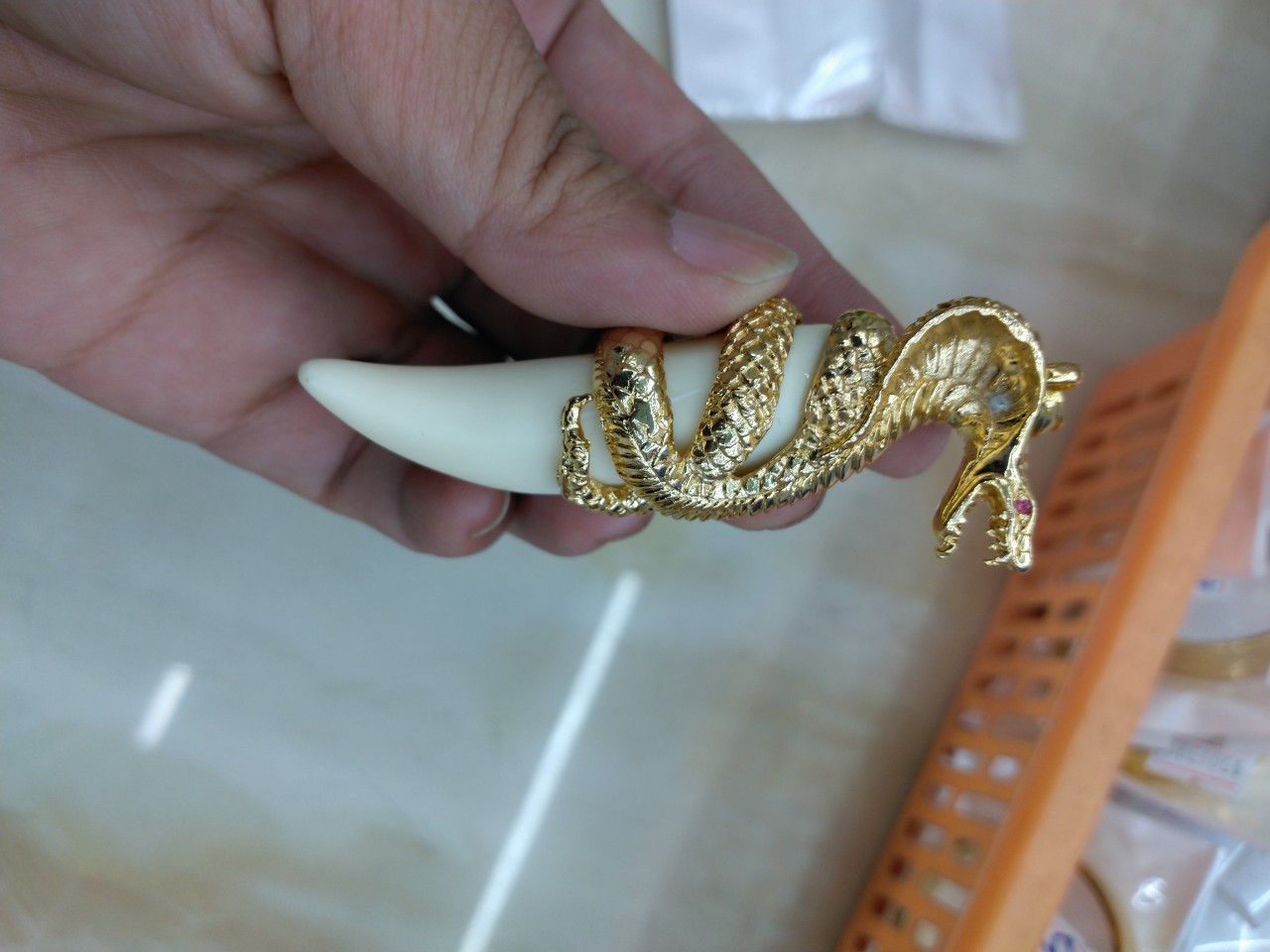 Mặt Dây Chuyền Nanh Rắn Hổ Mang Pharaoh cực chất