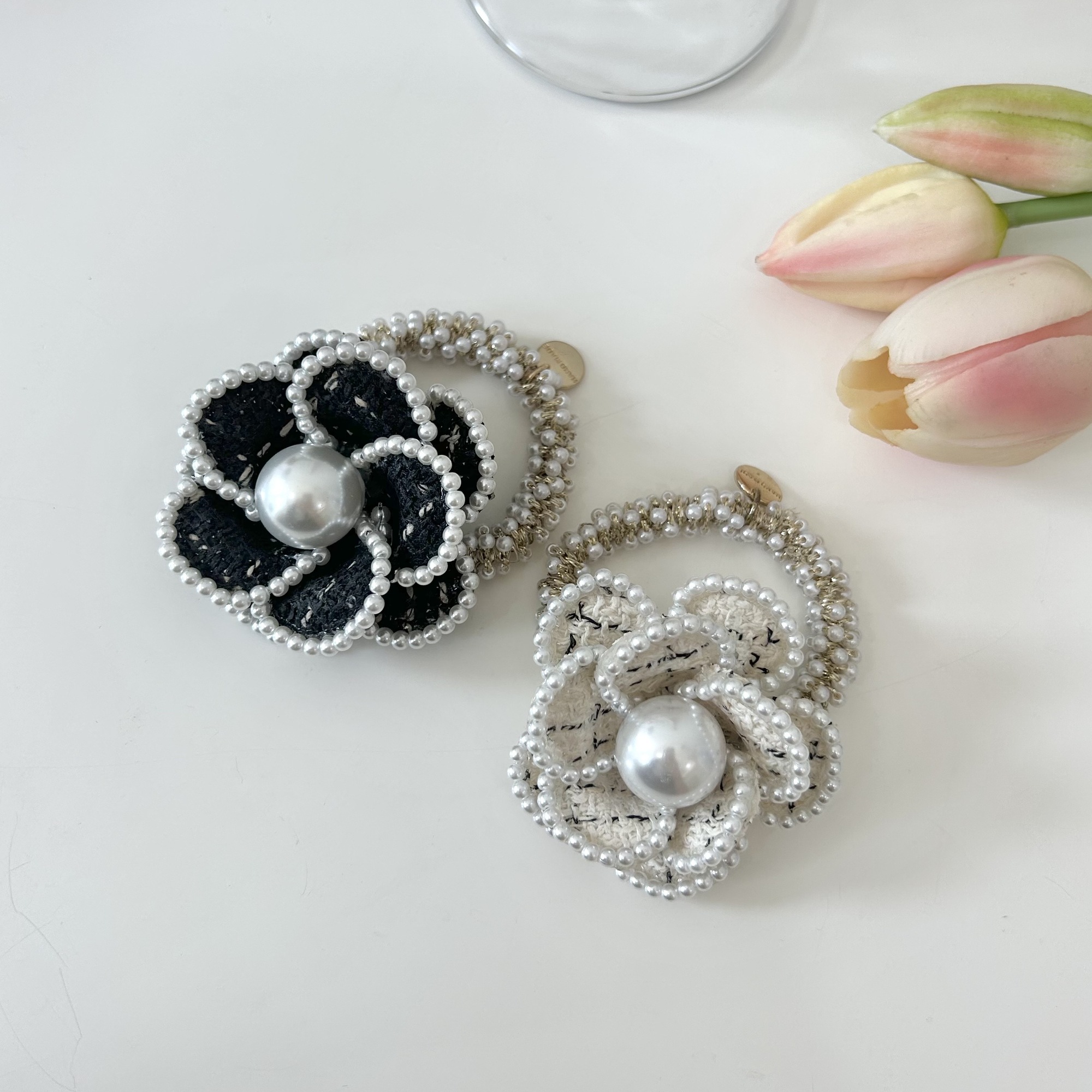 Cột tóc hoa hồng đính hạt sang trọng quý phái Modleaf Pearl rose tie Hàn Quốc