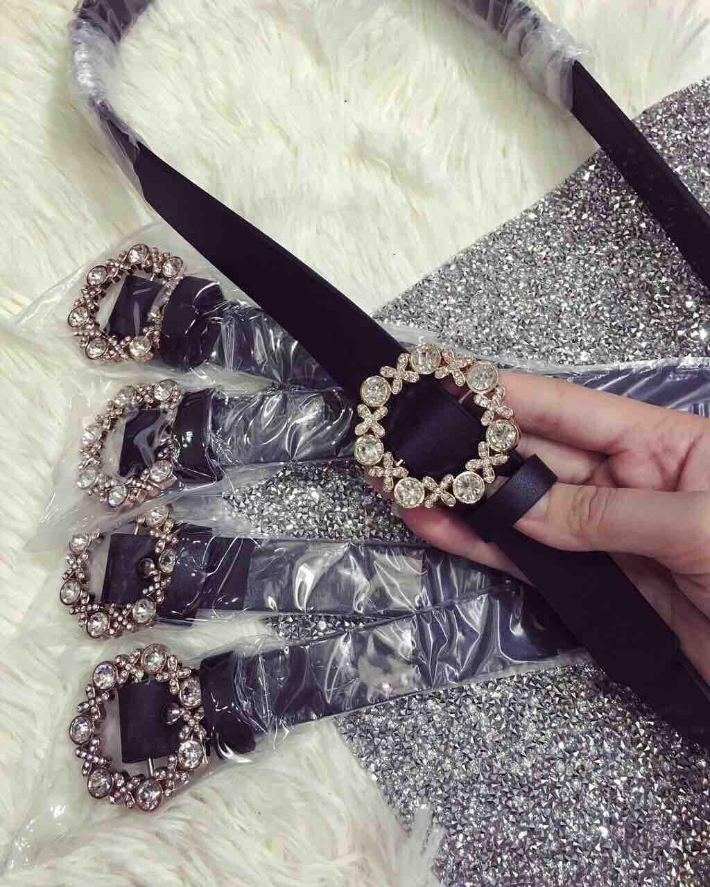 Nịt quần bản 25 cm. Mặt hoa đính đá