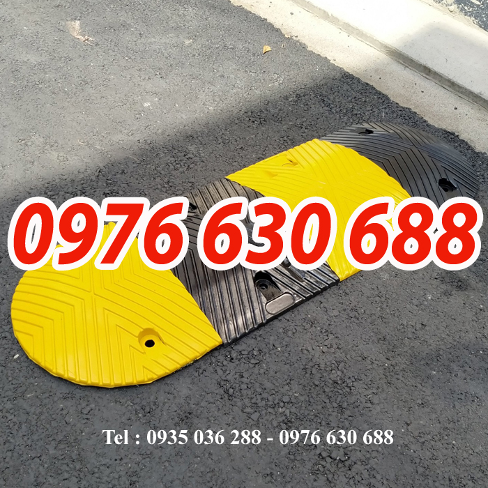 [HCM]Gờ giảm tốc bằng cao su 100x35x5cm