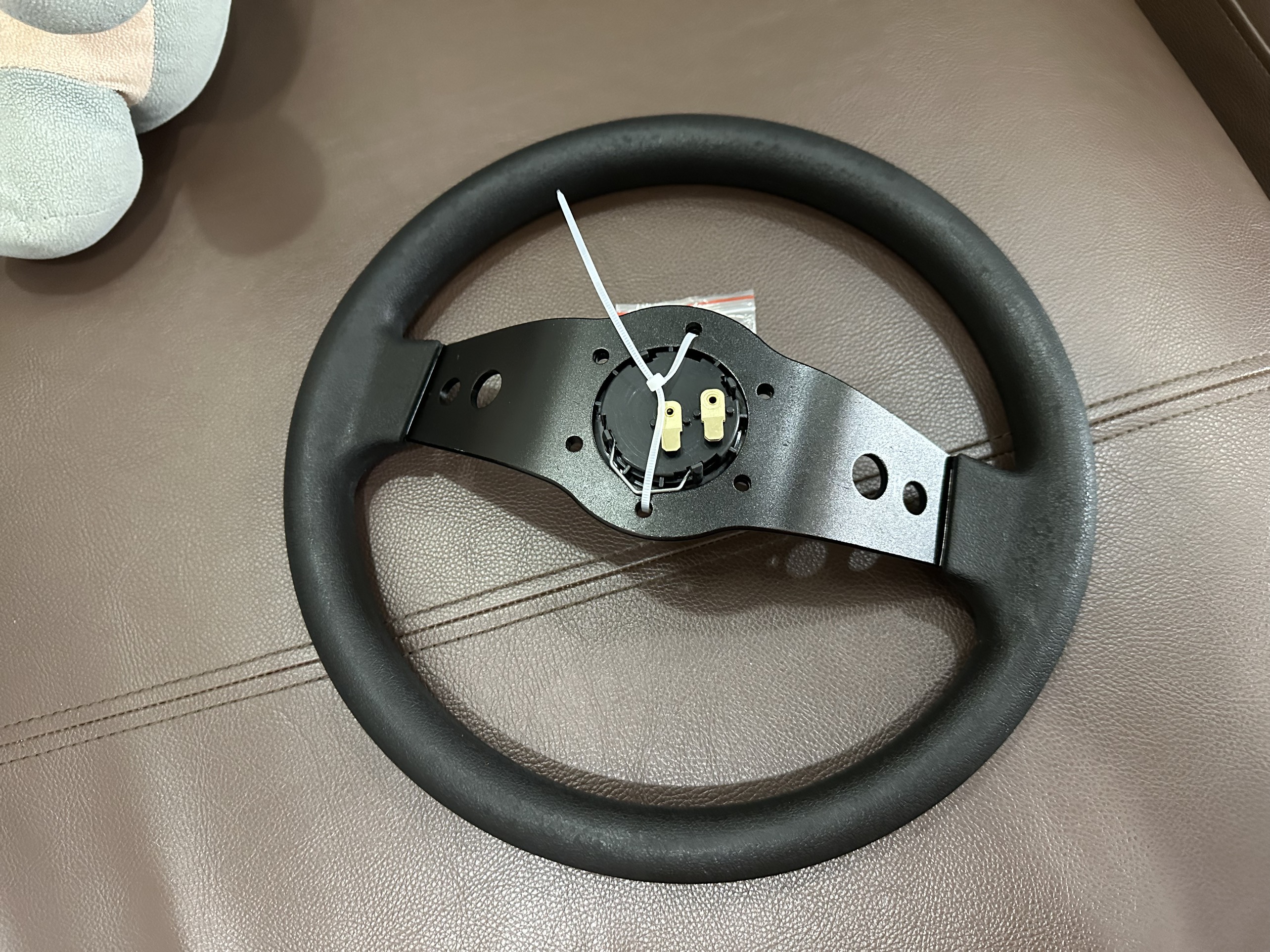 Vô lăng tay lái ô tô xe hơi vô lăng MOMO sửa đổi tay lái đường kính 13 inch màu đen
