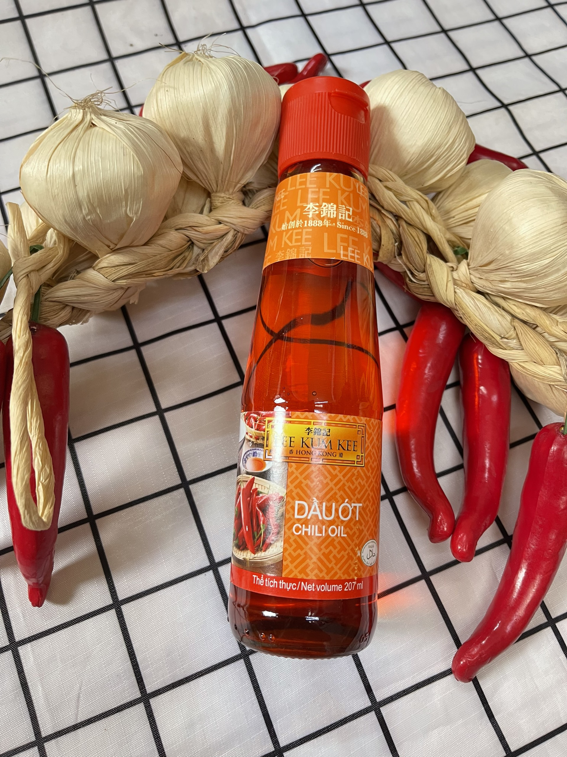 Dầu ớt lee kum kee -chili oil 207ml