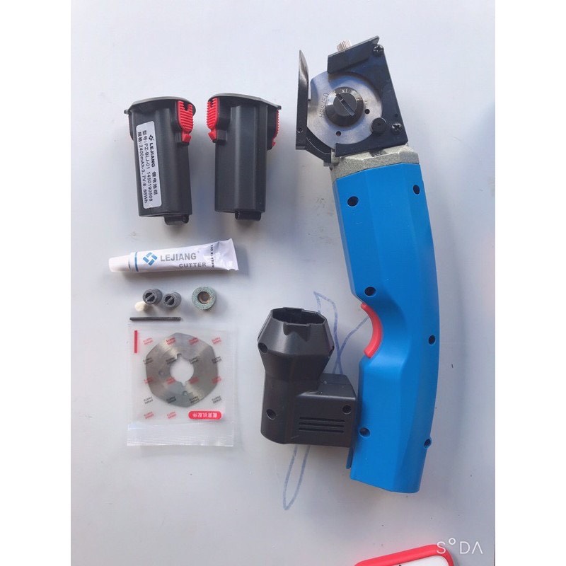 Máy cắt vải dùng pin dĩa 50 tiện lợi đa năng, máy cắt vải chất lượng tốt cắt nhẹ và gọn gòn sài pin