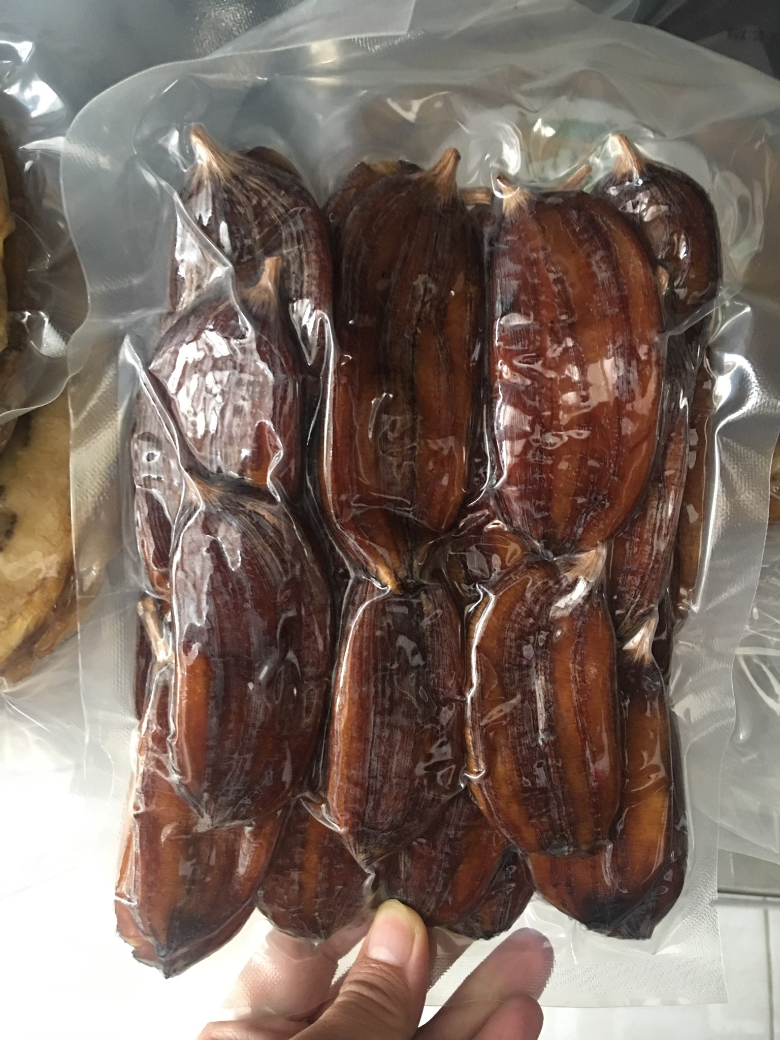 Chuối Hồng Sấy Dẻo Vỏ Lụa Bến Tre (sử dụng luôn vỏ) - Túi Hút Chân Không 500g - Đồ ăn vặt NGON BỔ RẺ TỐT cho sức khỏe