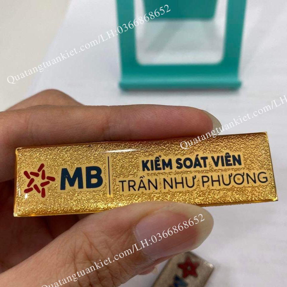 Bảng tên nhân viên đồng ăn mòn mạ vàng