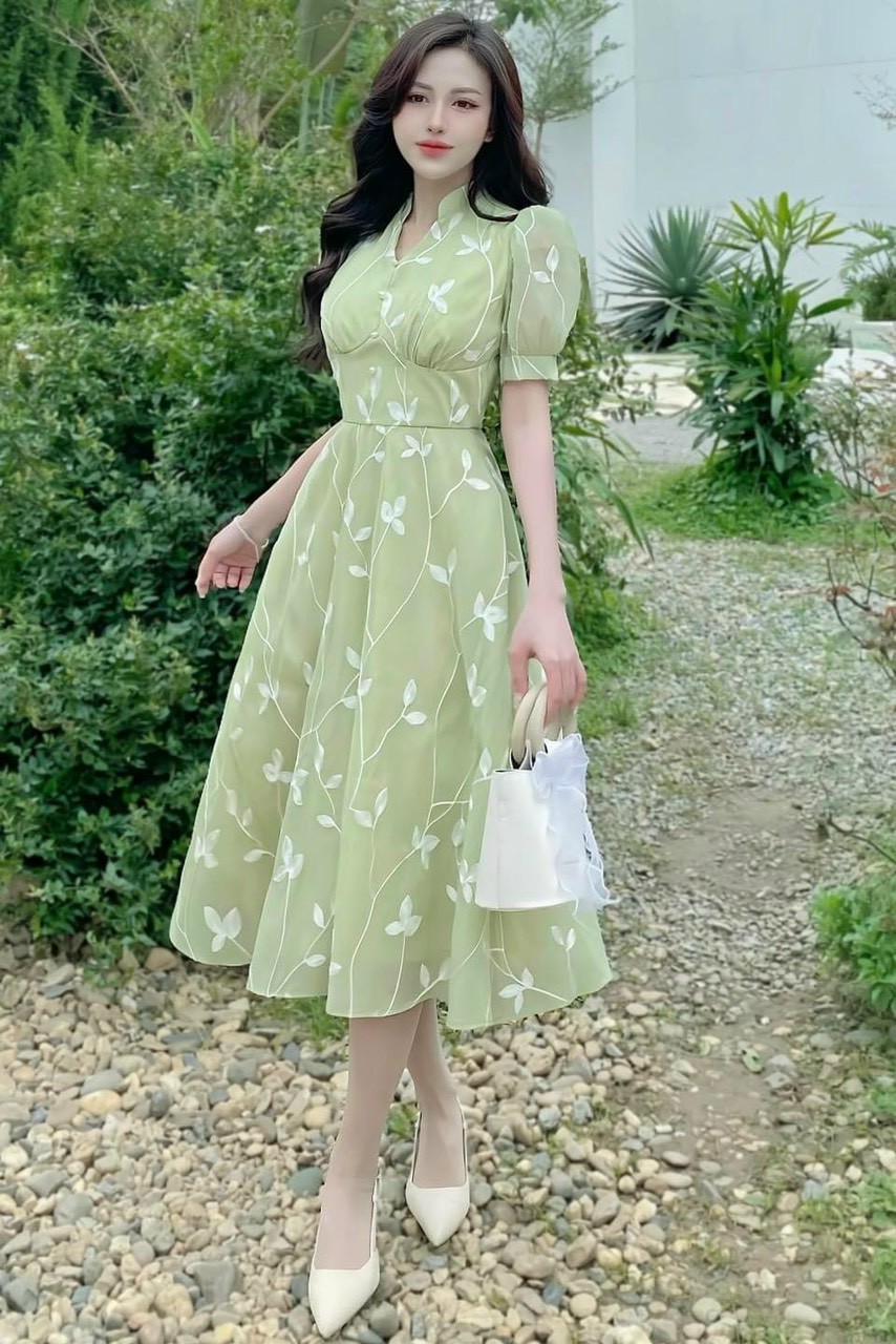 Đầm xòe lụa voan hoa đính ngọc trai tay phồng nhún ngực cổ tàu đẹp xuất sắc đã cập bến