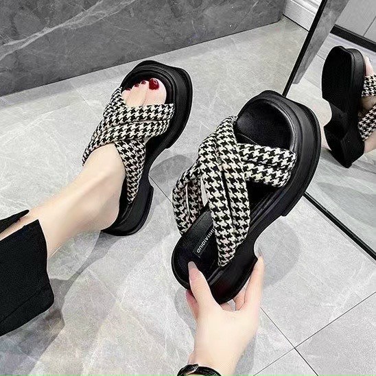 Dép bánh mì quai chéo đế xuồng cao cấp