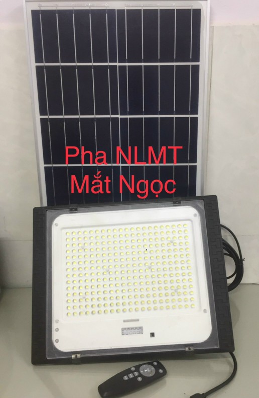 Đèn pha năng lượng mặt trời Mắt Ngọc-300W