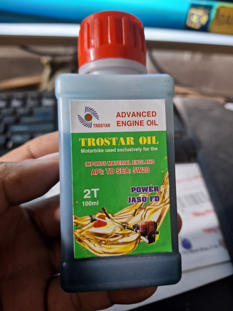 Nhớt thơm pha xăng cho động cơ 2 thì 5W20 - 100ml màu xanh