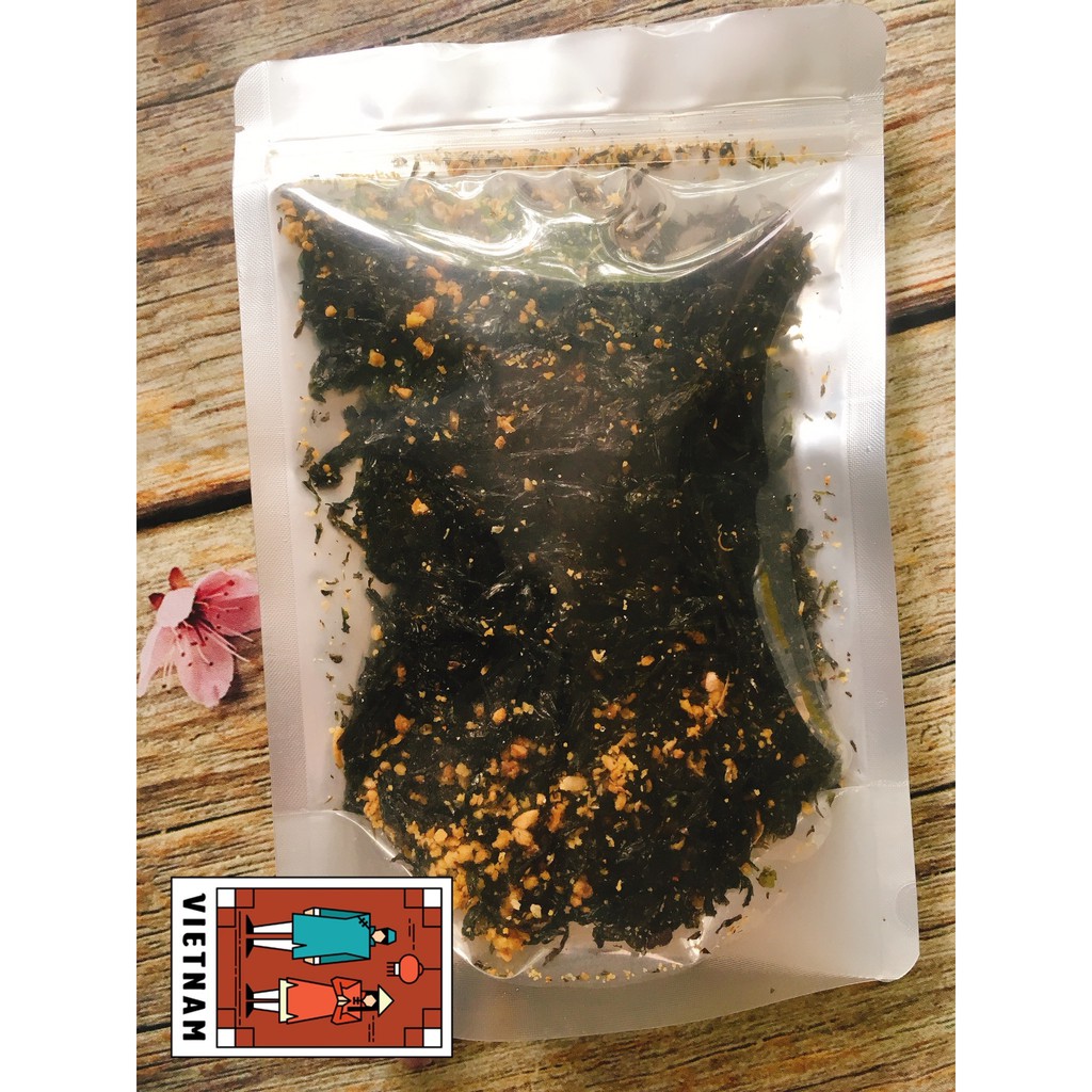 Rong biển cháy tỏi ớt 100g, giữ được độ bổ dưỡng của rong, độ ngọt thanh của vị hương biển, hòa quyện cùng tỏi và gia vị vừa đủ