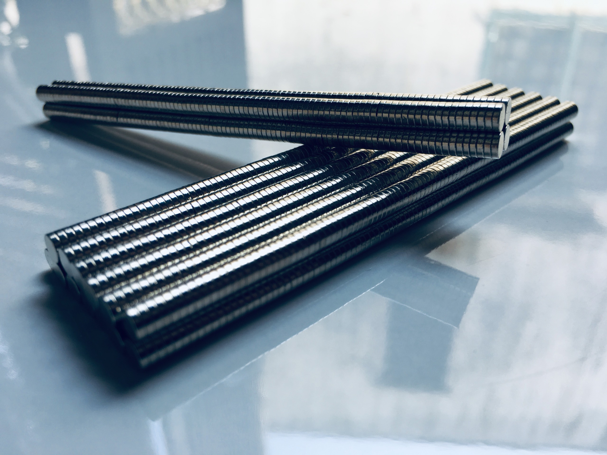 Nam châm trắng đất hiếm lực từ cực mạnh Ø 5x1mm nam châm hoa tai không bấm