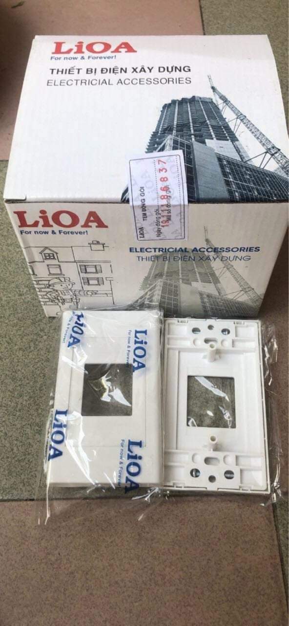 Mặt che CB Aptomat cóc gắn với đế âm đế nổi đơn.