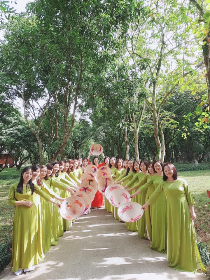 Áo dài lụa nhật trơn xanh cốm