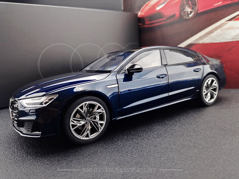 Mô hình xe sedan audi a7l tỉ lệ 1:18