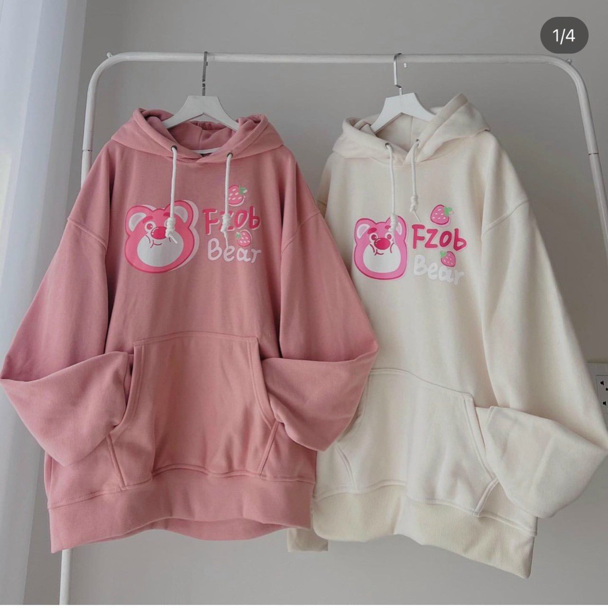 Áo Hoodie , Áo Khoác Nỉ Nón Rộng in Hoạt Hình Gấu Kèm Trái Dâu Tây Siêu Dễ Thương .UT