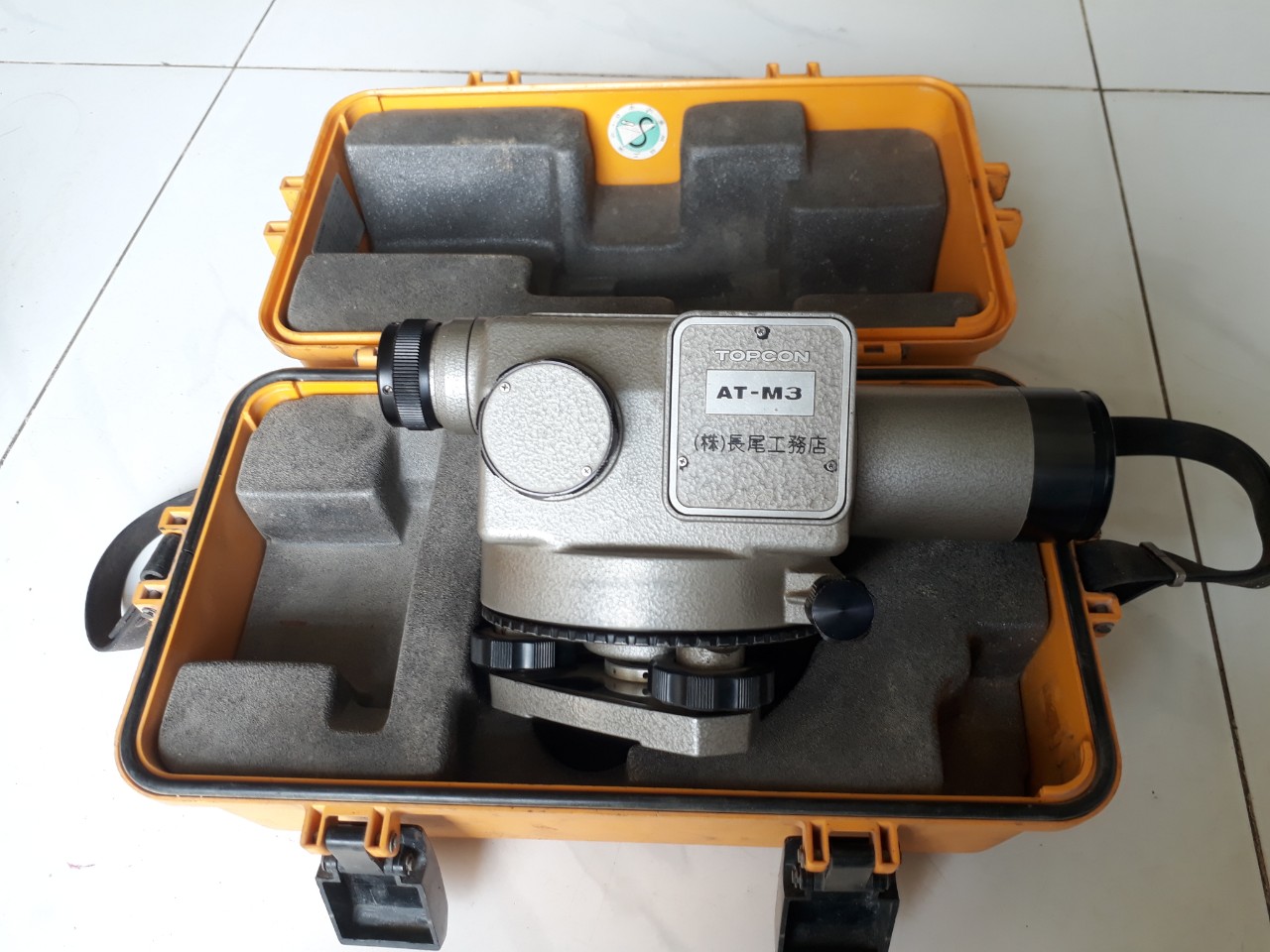 Máy thủy bình bãi nhật