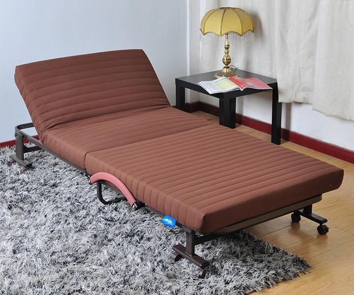 Giường xếp đa năng Hàn Quốc HQ90, Kích thước gấp gọn:chiều dài 1,04m: chiều rộng 0,9m Khung giường: Thép hợp kim sơn tĩnh điện Tải trọng: 120kg Trọng lượng: 20kg Bảo hành: 12 tháng.