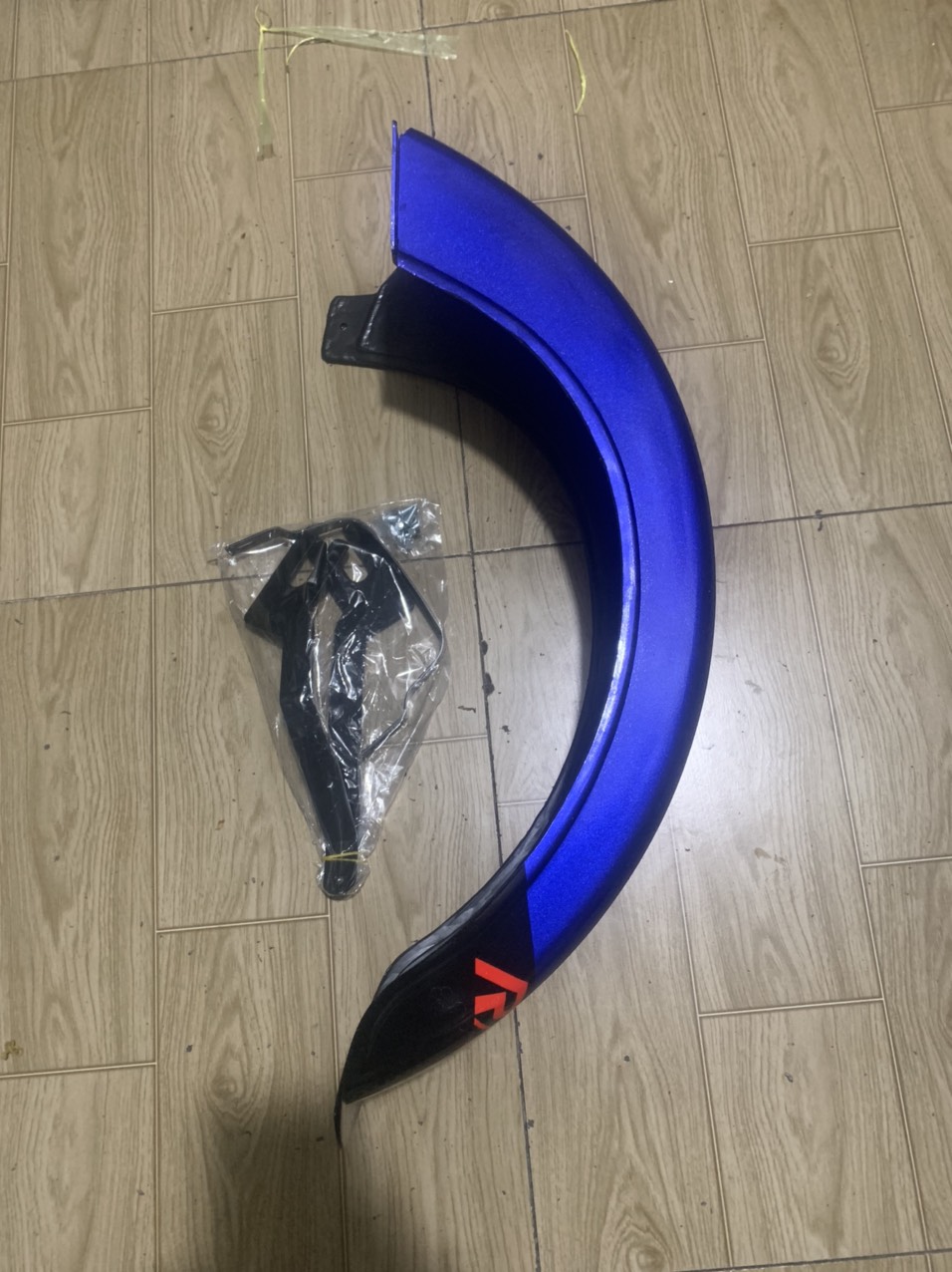 Dè chắn bùn nữa bánh xe exciter 150 và 155 màu xanh đen