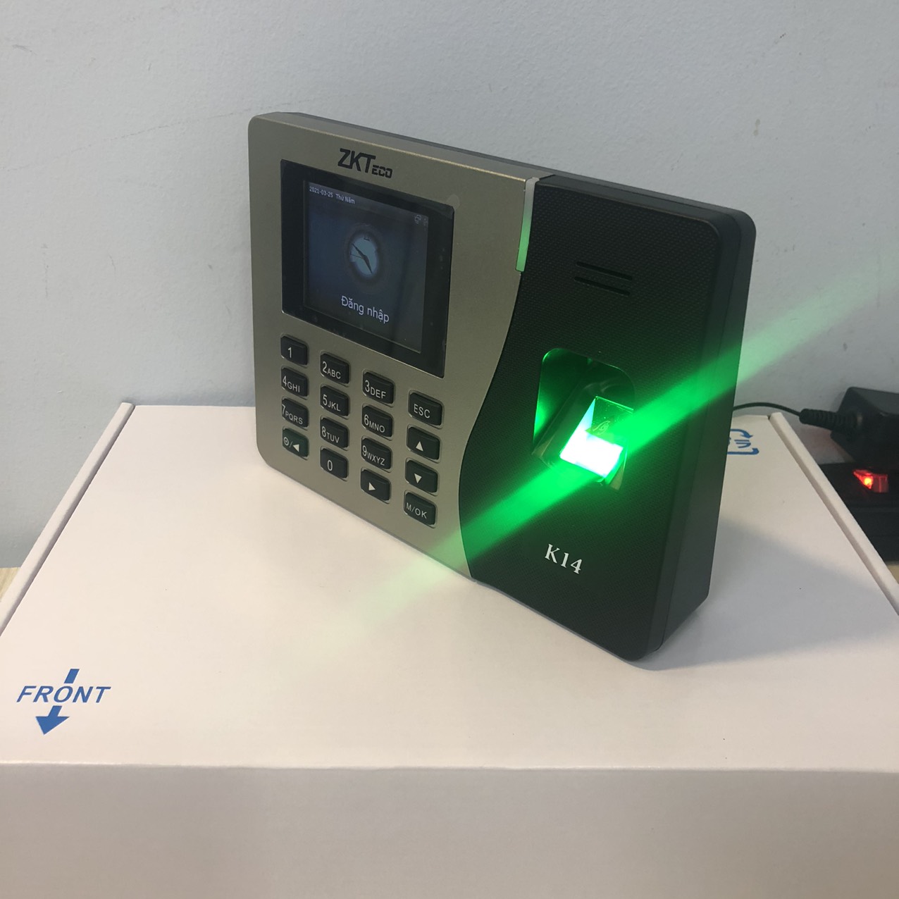 Máy chấm công vân tay và thẻ từ ZKteco K14