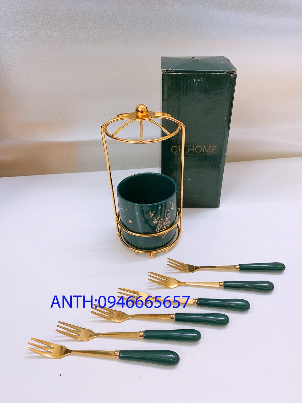 Bộ giỏ sứ màu xanh cổ vịt kèm 6 dĩa sứ vàng