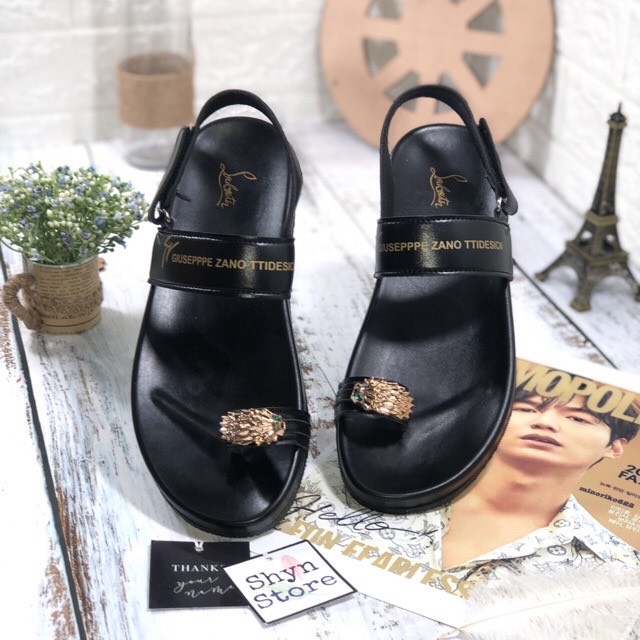 dép nam quai da mềm xỏ ngón đính kim loại vàng sáng