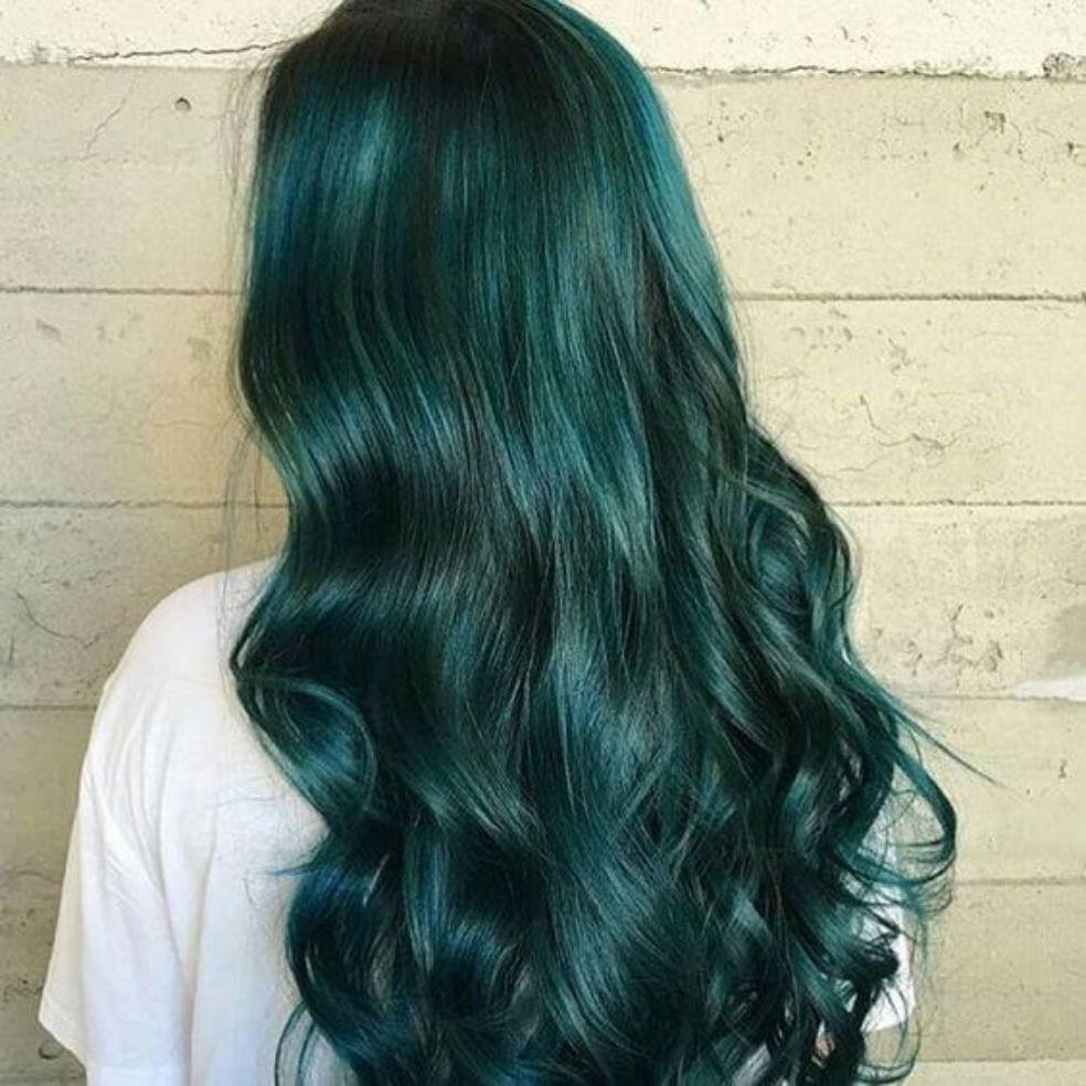 Bạn muốn thử một phong cách tóc mới và độc đáo? Tại sao không thử nhuộm tóc màu xanh lá cây đậm? Màu xanh sắc nét chắc chắn sẽ làm bạn thu hút mọi ánh nhìn. Hãy cùng xem các hình ảnh về kiểu tóc này và khám phá cách làm để bạn trở nên nổi bật và đáng nhớ!