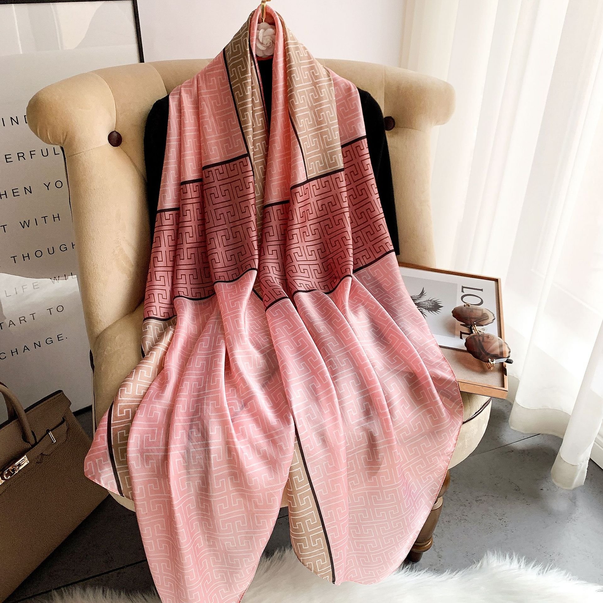Khăn choàng lụa dài màu đỏ viền beo sang trọng kích thước 90x180cm Thy Thy Store